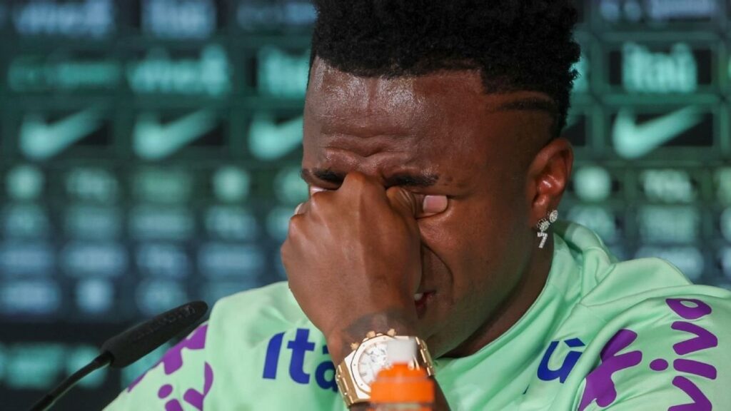 Vinícius weint wegen Rassismus: „Ich will einfach nur Fußball spielen“