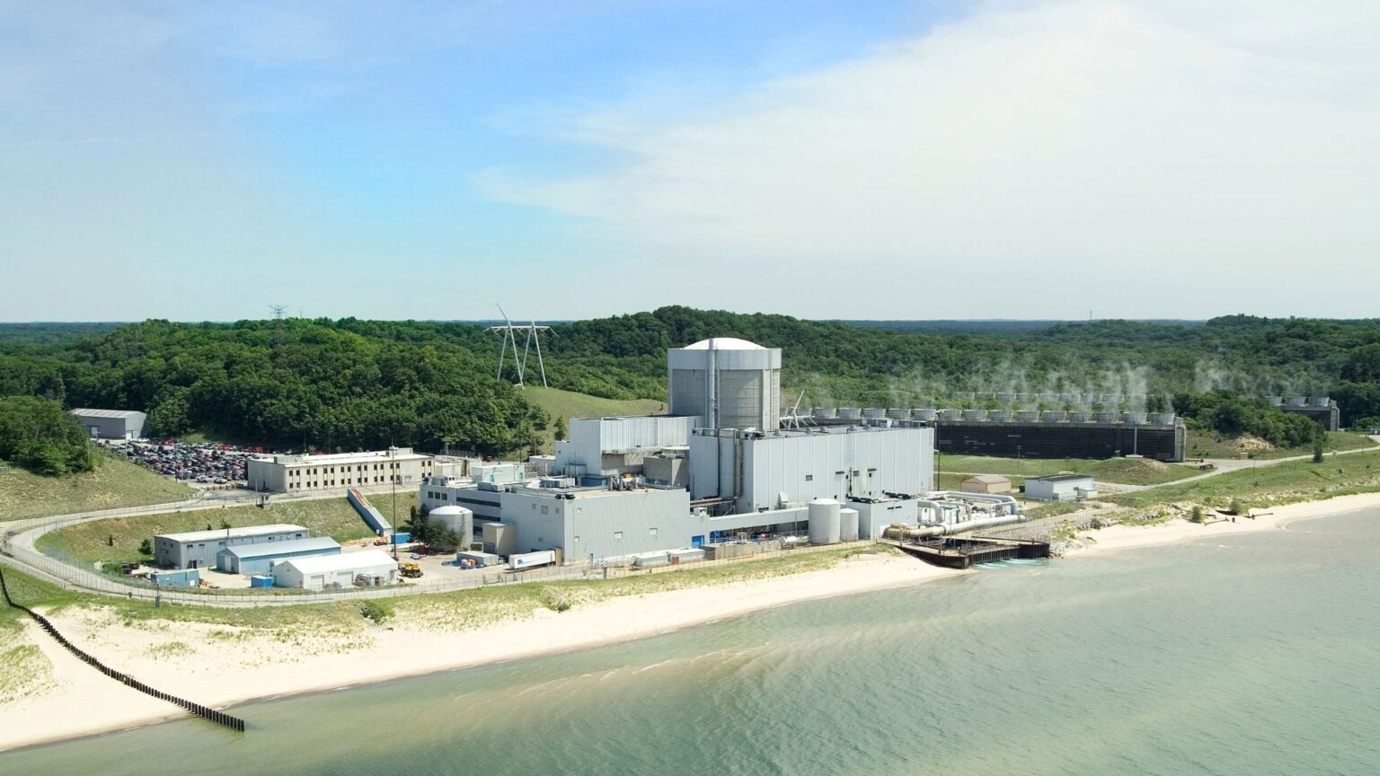 Der milliardenschwere Plan des US-Energieministeriums soll das stillgelegte Atomkraftwerk Michigan wiederbeleben, um 800.000 Haushalte mit Strom zu versorgen |  Es wird geschätzt, dass die Anlage während ihrer voraussichtlichen Betriebsdauer von 25 Jahren die Freisetzung von unglaublichen 111 Millionen Tonnen CO2-Emissionen verhindern wird.