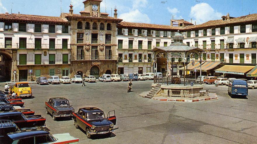 Die Plaza de los Fueros in Tudela, Navarra in den 70er Jahren
