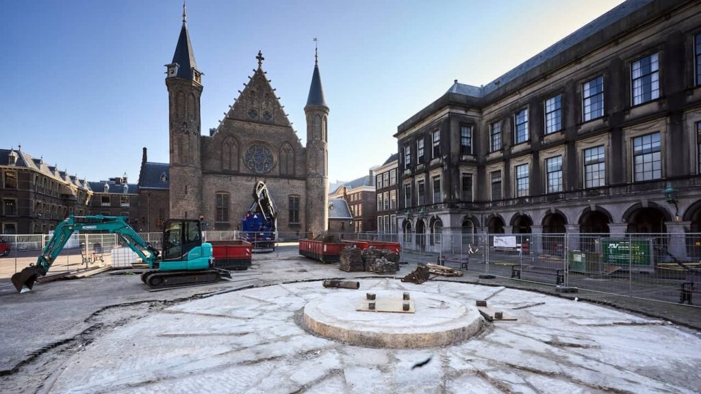 Binnenhof in deutlich schlechterem Zustand als erwartet: Sanierungskosten belaufen sich auf 2 Milliarden Euro Binnenhof in deutlich schlechterem Zustand als erwartet: Sanierungskosten belaufen sich auf 2 Milliarden Euro