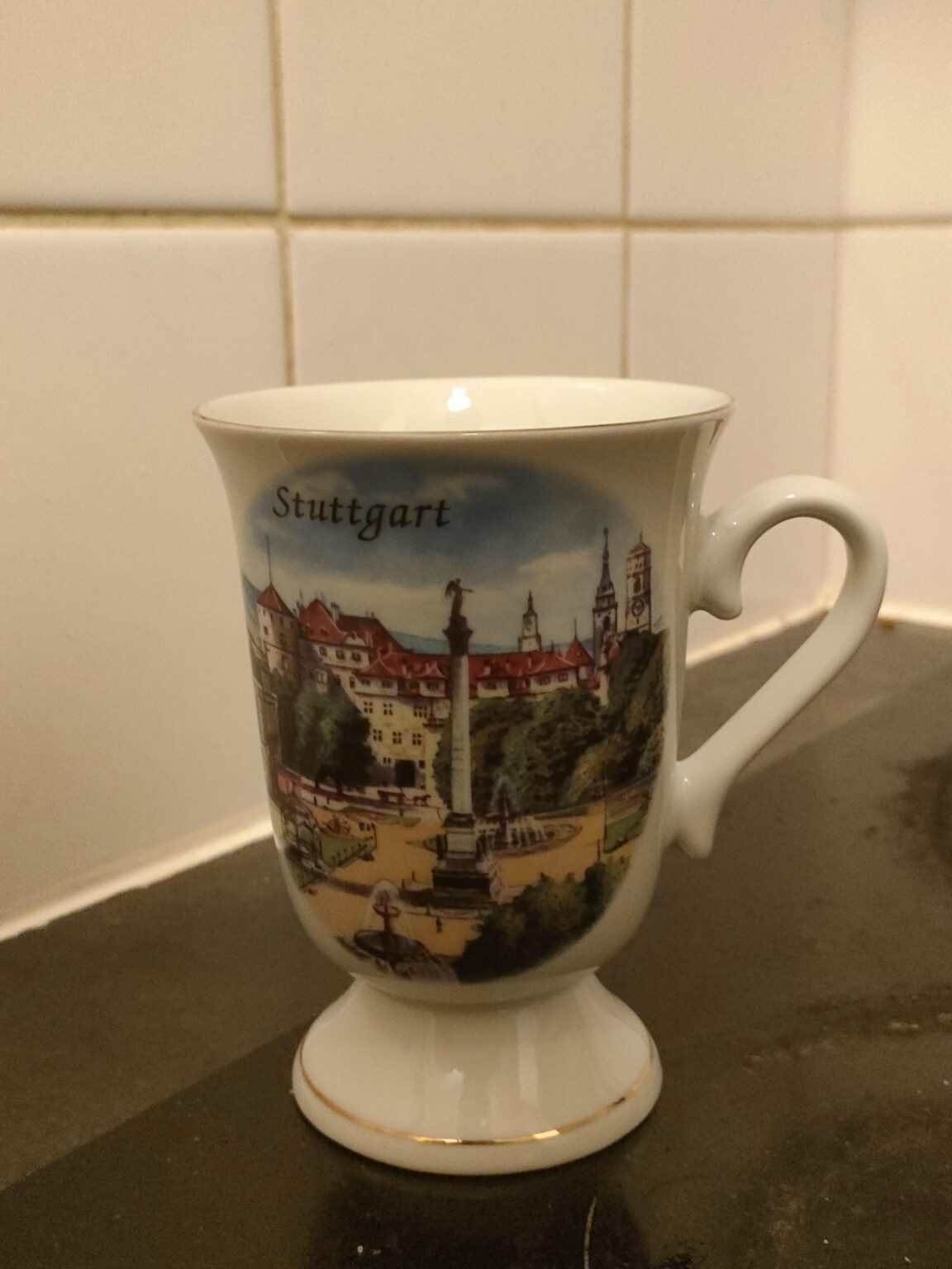 Was ist das für eine Tasse? Ist es für Bier oder eine andere Art von Getränk? Was ist das für eine Tasse? Ist es für Bier oder eine andere Art von Getränk?