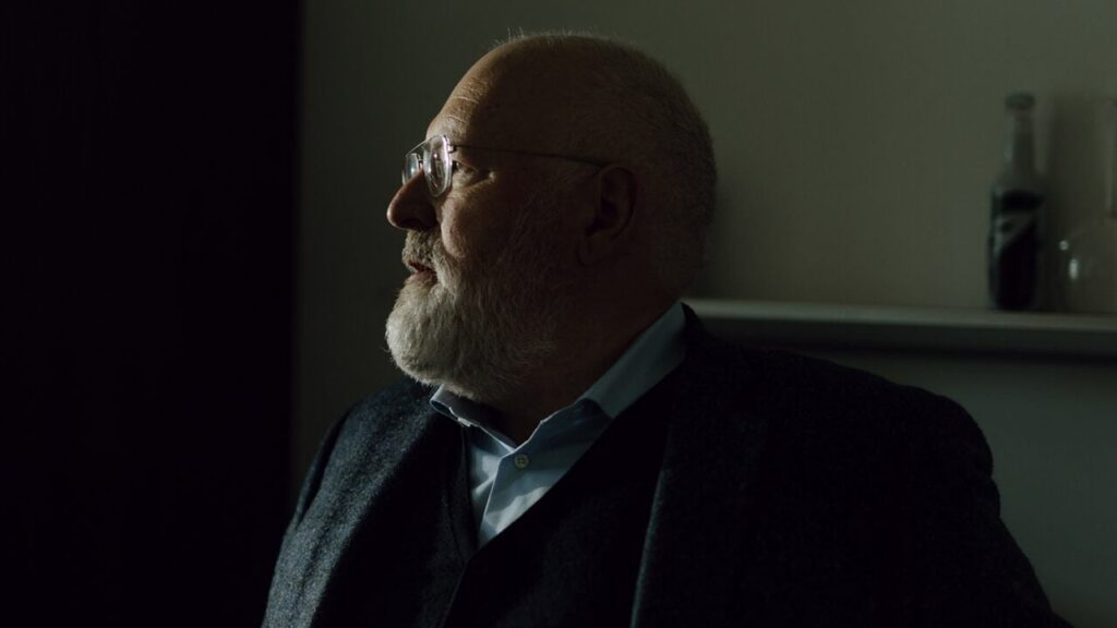 Liebe ist angeboren, Hass ist erlernt.  Ein Essay von Frans Timmermans