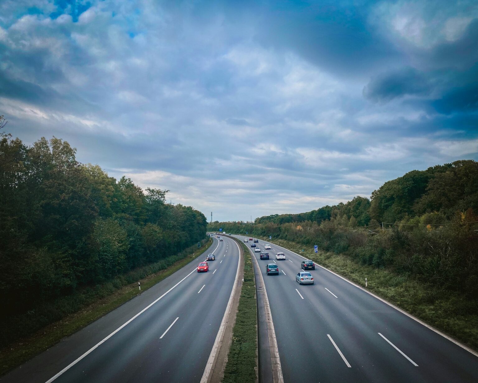 Deutscher Bundestag stimmt Wasserstoff-Autobahnnetz zu