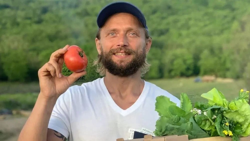 Veganer Influencer tötet seinen Sohn an Unterernährung