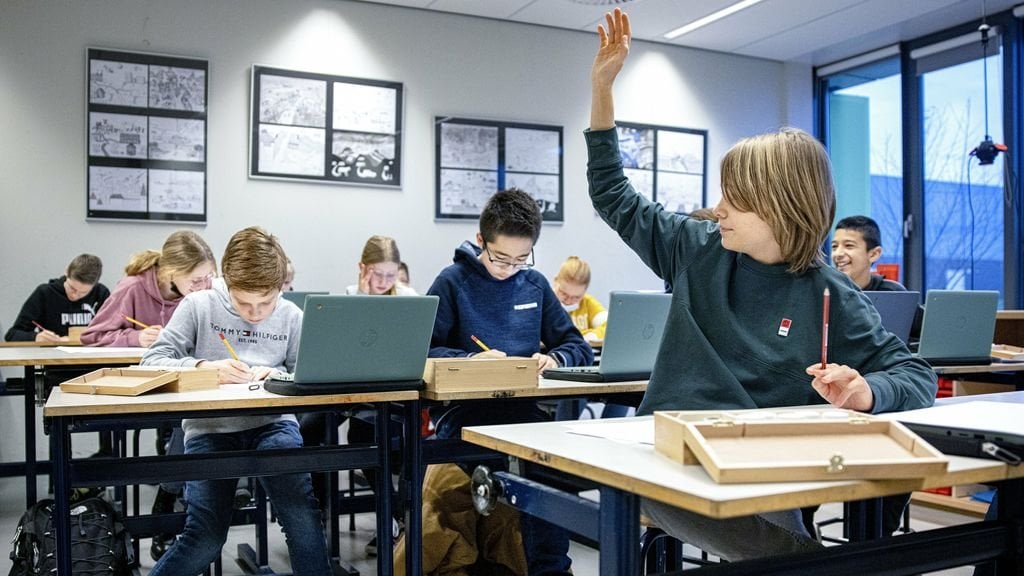 Extern angestellte Lehrkräfte für Schulen sind fast doppelt so teuer