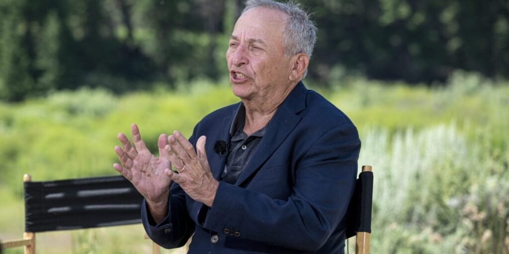 Larry Summers, jetzt Vorstandsmitglied von OpenAI, glaubt, dass KI „fast alle“ Formen der Arbeit ersetzen könnte.