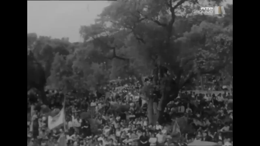 An diesem Tag vor 50 Jahren stürzten die Nachbarvölker ihre Diktatur und erklärten mit einer Stimme: „Das Volk ist es, das am meisten ordnet“.  Herzlichen Glückwunsch, Brüder und Schwestern!