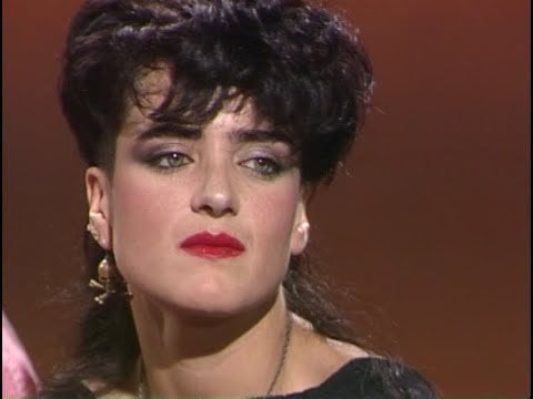 Kostenloser Titel: Ana Curra und die Videoclips („Video, vino, Vinci“, 2. September 1985) [Manu Guinarte, 2024]