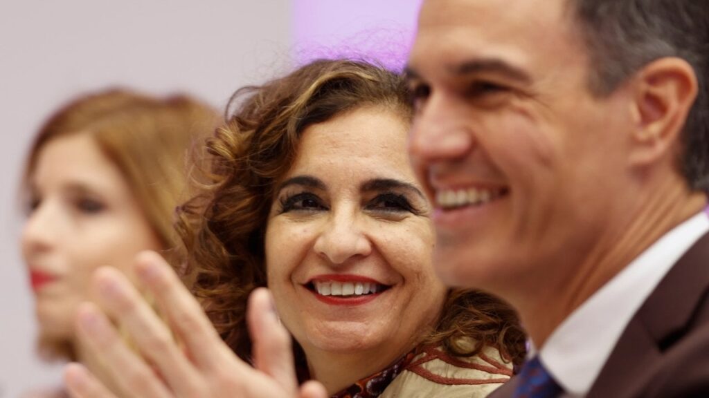 Die Mittelschicht zahlt nach den 69 Steuererhöhungen von Sánchez bereits mehr als 50 % ihres Gehalts an das Finanzministerium Die Mittelschicht zahlt nach den 69 Steuererhöhungen von Sánchez bereits mehr als 50 % ihres Gehalts an das Finanzministerium