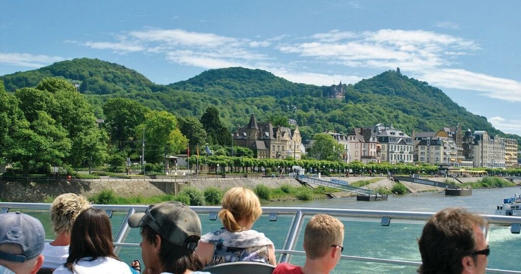 Ich möchte eine Rheinkreuzfahrt machen. Kann jemand, der sich in Deutschland auskennt, ein gutes empfehlen? Ich möchte eine Rheinkreuzfahrt machen. Kann jemand, der sich in Deutschland auskennt, ein gutes empfehlen?