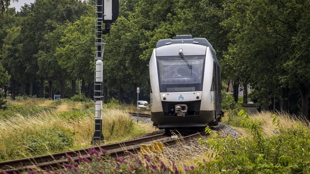 Das Ende des Dieselzuges rückt näher: Zwei Bahnstrecken werden mit Oberleitungen ausgestattet