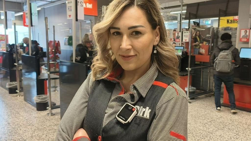 Supermarkt Dirk setzt Körperkameras gegen Aggression ein, Aufpasser ist entscheidend