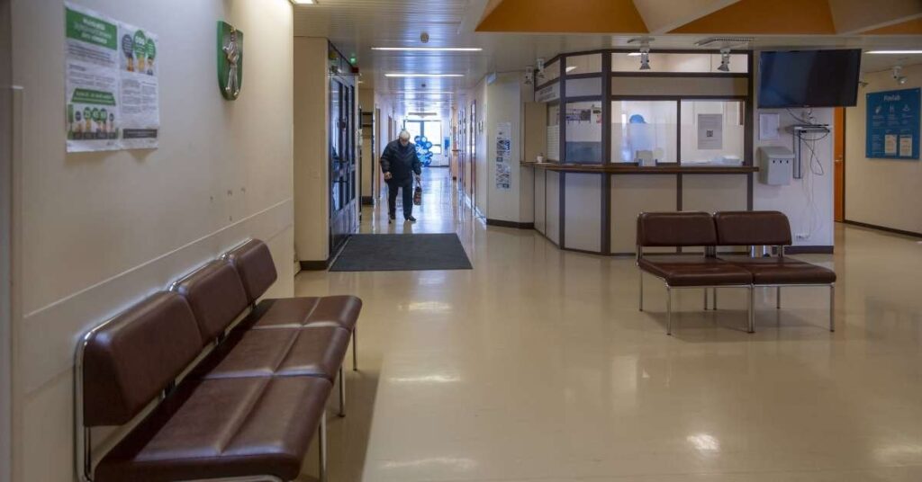 Umfrage: Nur die Hälfte der Finnen vertraut darauf, dass sich die öffentliche Gesundheit um sie kümmert |  Yle-Neuigkeiten