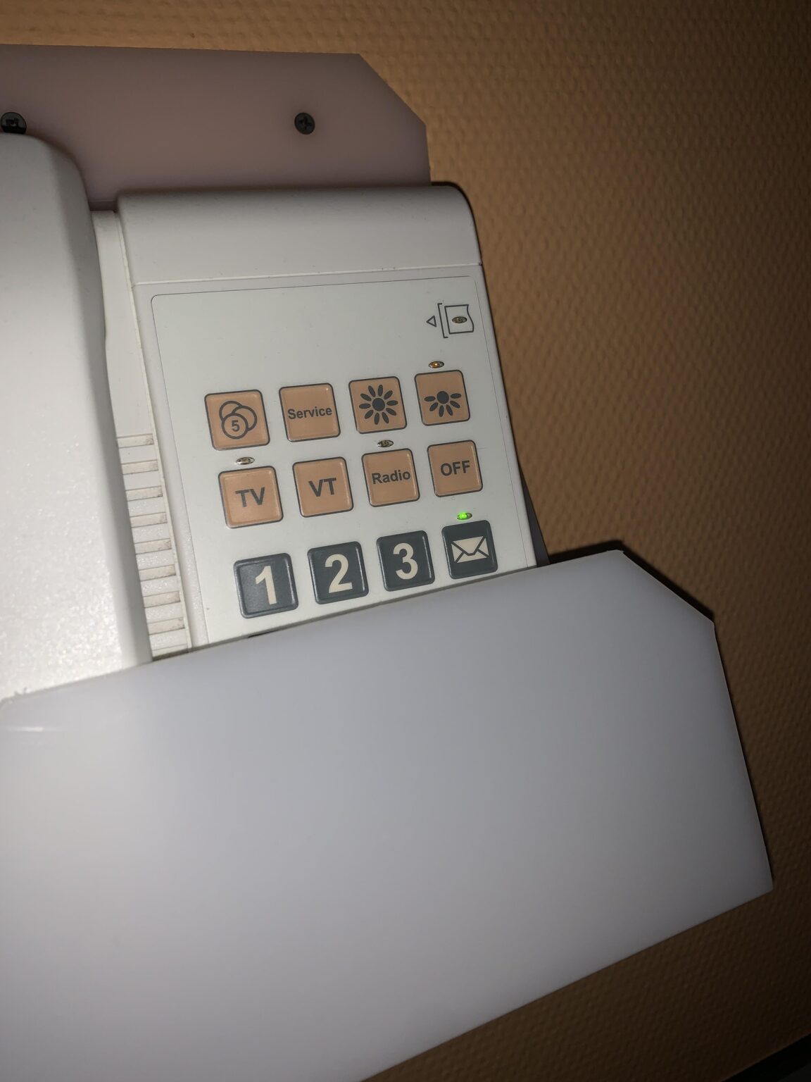 Kann mir jemand sagen, wie man in einem Krankenhaus um Wasser bittet?