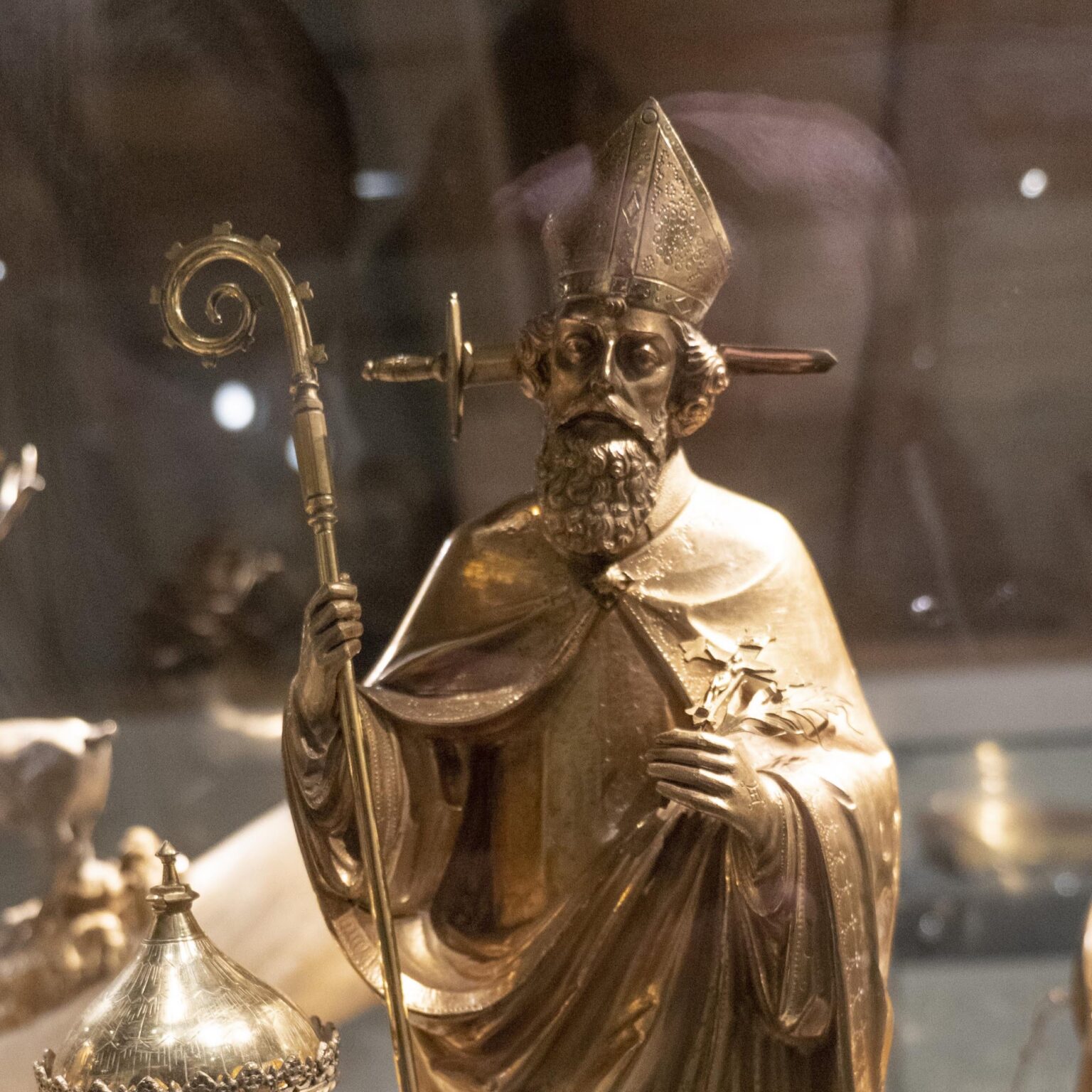 In der Schatzkammer der St.-Servaas-Kirche in Maastricht befindet sich ein Heiliger mit einem Kater