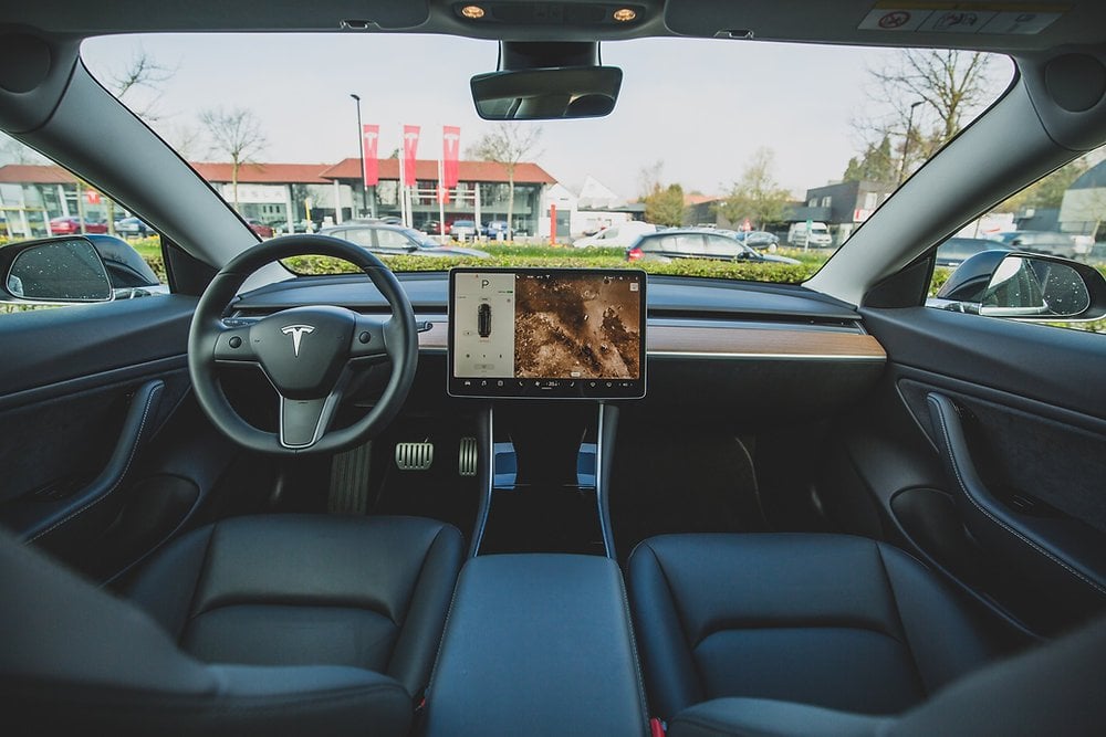 Der Tesla-FSD-Prozess wurde zum Albtraum: Viele Autos beschädigt.