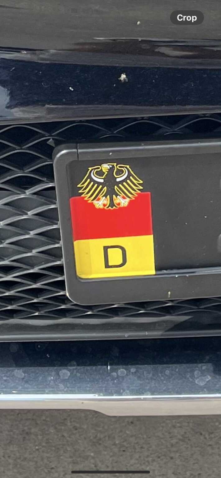 Warum sehe ich immer noch diese deutsche Flagge auf Fahrzeugen in den USA? Vorwiegend TX und LA. Warum sehe ich immer noch diese deutsche Flagge auf Fahrzeugen in den USA? Vorwiegend TX und LA.
