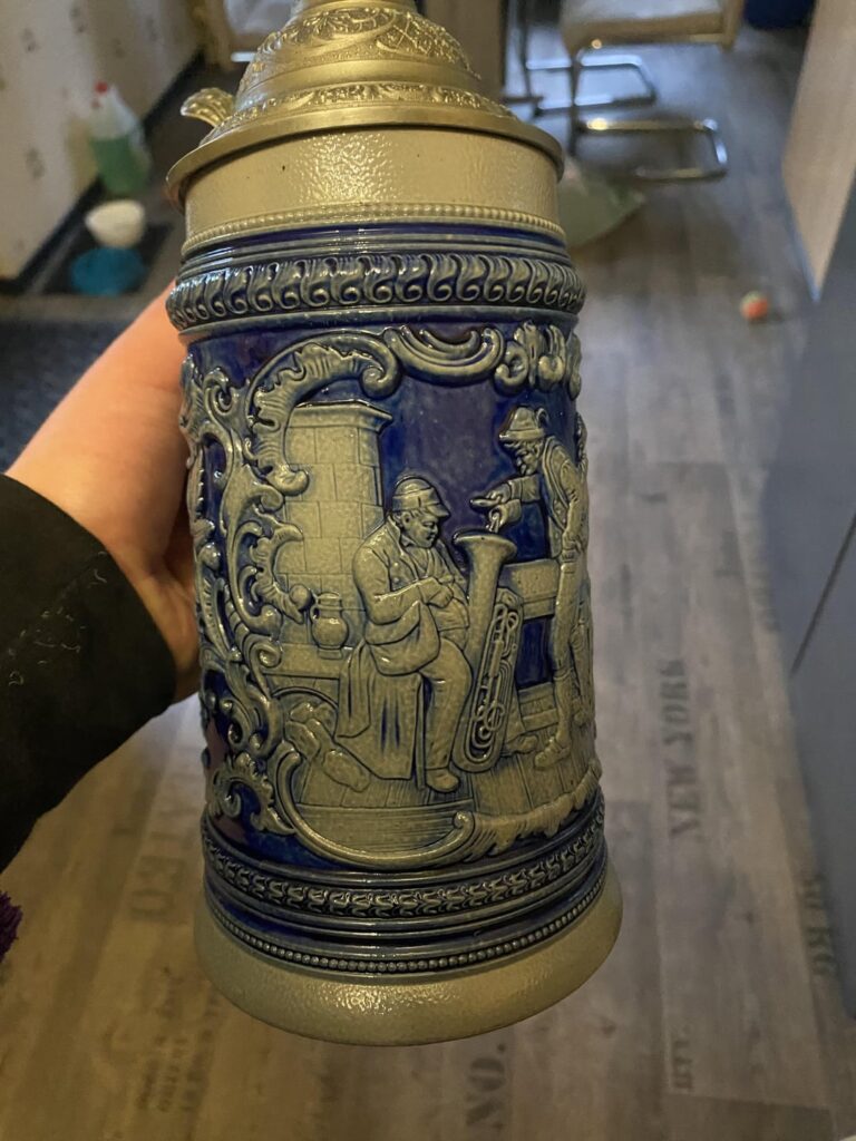 Ich brauche Hilfe, um herauszufinden, was die Zahlen 207 und 25 auf meinem Bierkrug aus Süddeutschland bedeuten.