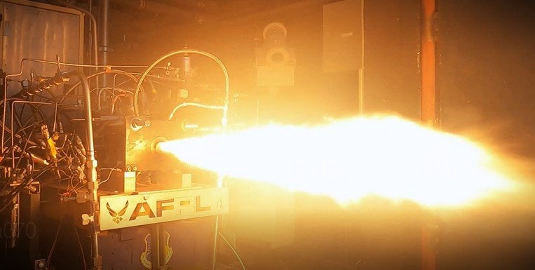 AFRL entwickelt erste 3D-gedruckte Schubkammer für Raketentriebwerke – Das US Air Force Research Laboratory (AFRL) hat seine erste additiv gefertigte Schubkammer für Raketentriebwerke hergestellt.