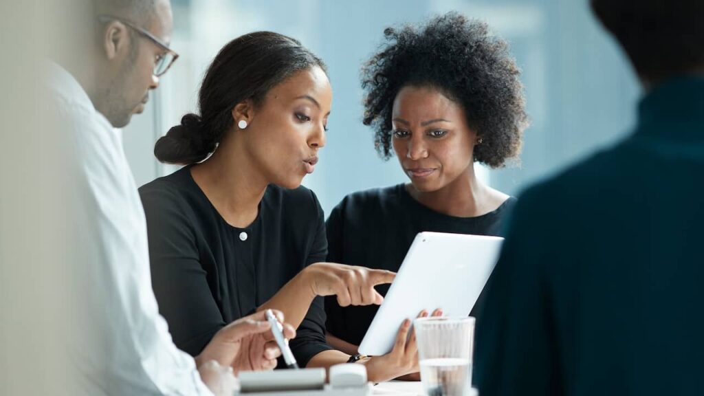 Mangelnde Diversität in der KI-Entwicklung: „Oft männlich, weiß und gut ausgebildet“