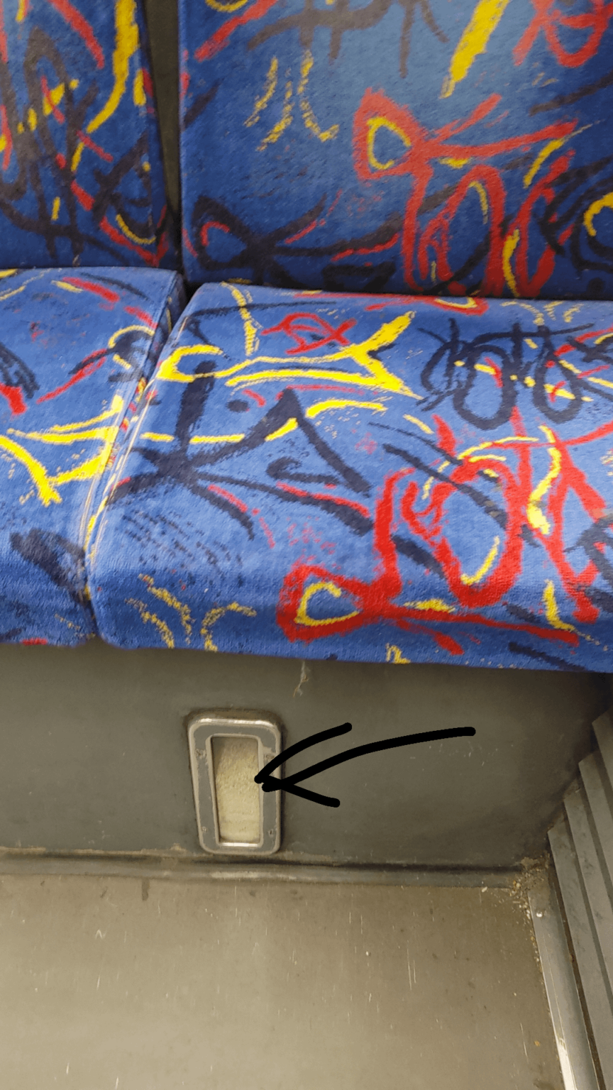 Was ist das unter dem Sitz in einer U-Bahn in NRW?