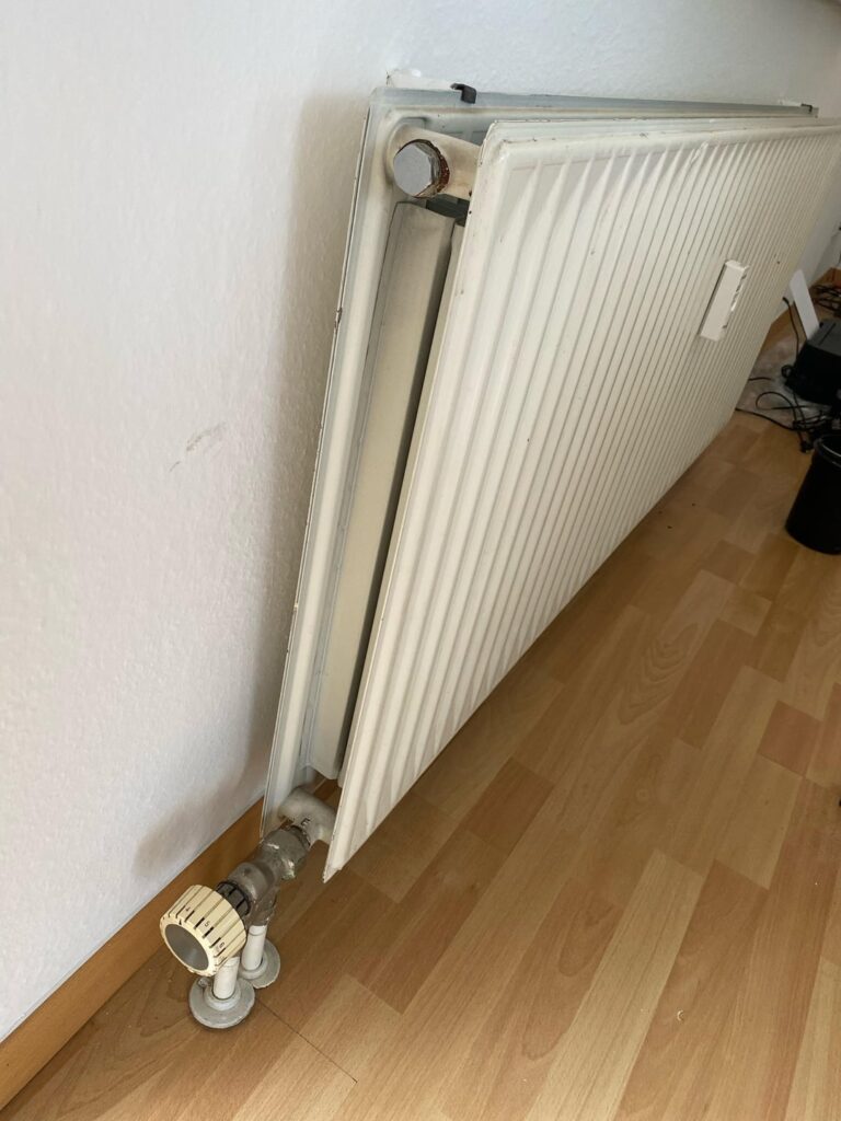 Die Heizung macht im ausgeschalteten Zustand Geräusche und stoppt beim Einschalten Die Heizung macht im ausgeschalteten Zustand Geräusche und stoppt beim Einschalten