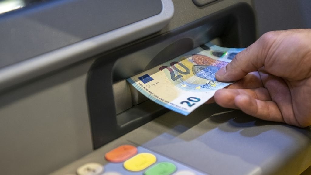 „Hohes Geldwäscherisiko an Geldautomaten aufgrund mangelnder Aufsicht“