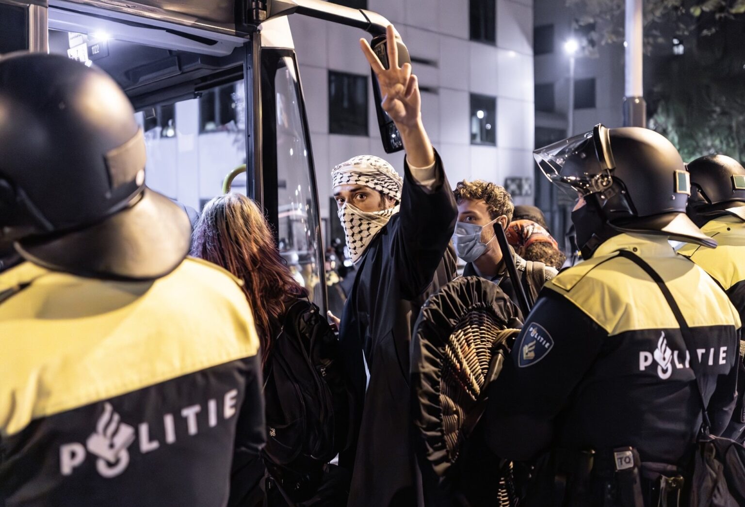 NVJ fordert Demonstranten bei der UvA auf, sich von Journalisten fernzuhalten