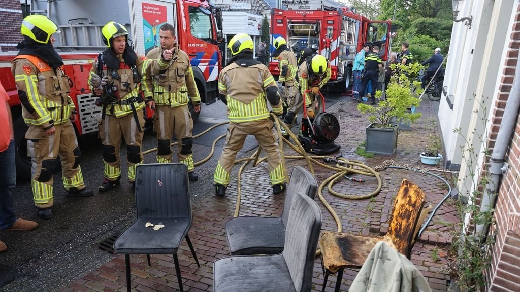 Hausbrand wegen überhitzter Fahrradbatterie, sechs Verletzte