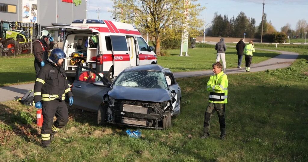 Auf der Autobahn Tallinn-Tartu ereignete sich ein schwerer Unfall Auf der Autobahn Tallinn-Tartu ereignete sich ein schwerer Unfall