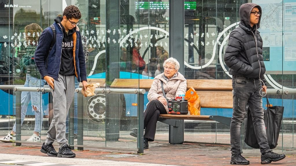 Den Haag will keine Flugzeug- und Autowerbung mehr im öffentlichen Raum