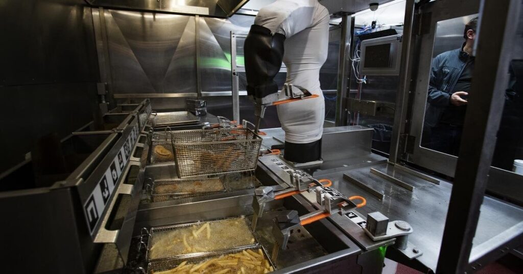 Meinung: Wie Roboter, die Burger und Pommes herstellen, zu größerer Einkommensungleichheit führen können – Berufstätige Menschen verdienen es, dass ihre Stimme gehört wird, wenn es darum geht, wie, wo, wann und ob KI und Automatisierung eingesetzt werden sollten. Meinung: Wie Roboter, die Burger und Pommes herstellen, zu größerer Einkommensungleichheit führen können – Berufstätige Menschen verdienen es, dass ihre Stimme gehört wird, wenn es darum geht, wie, wo, wann und ob KI und Automatisierung eingesetzt werden sollten.