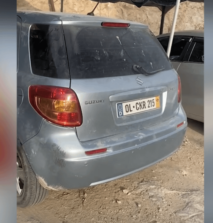 Können Sie mir helfen, das Nummernschild herauszufinden?