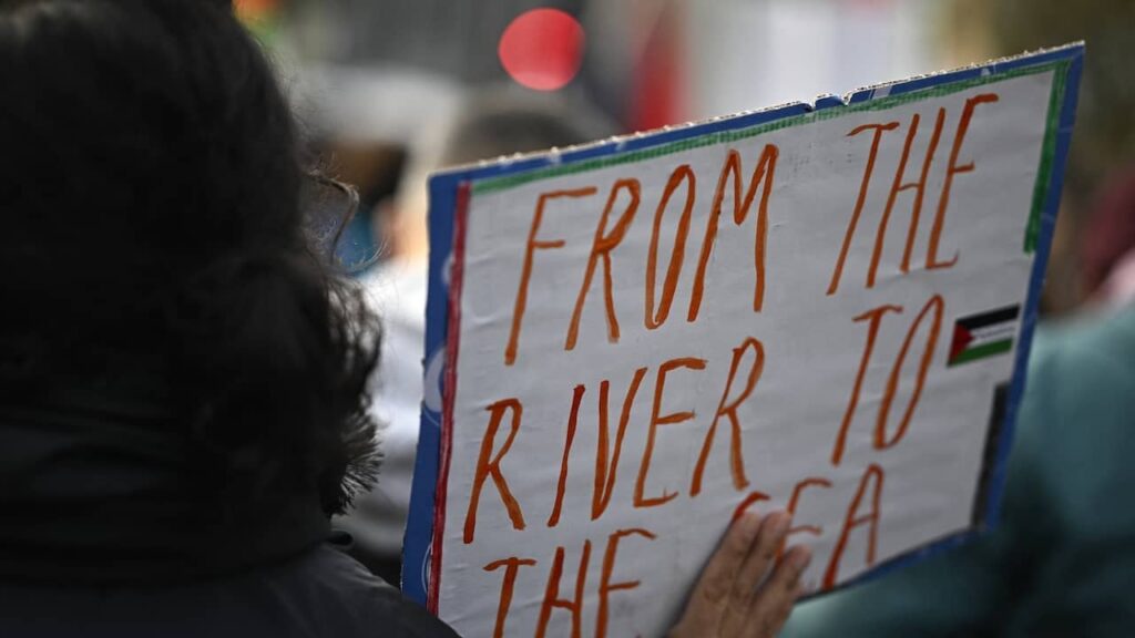 Kammer will Slogan „Vom Fluss zum Meer“ kriminalisieren, Antrag angenommen
