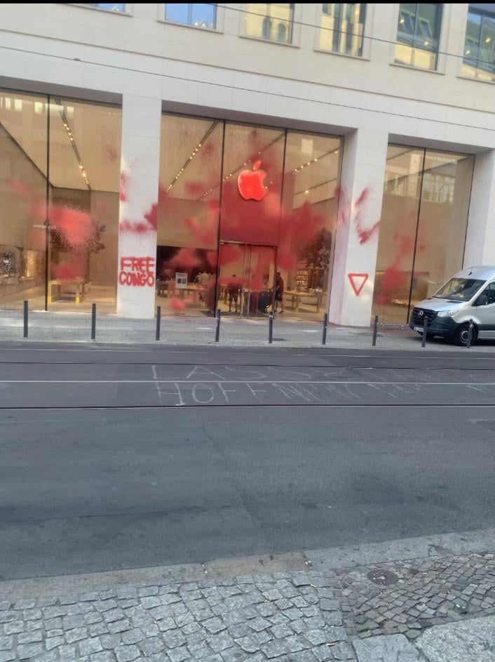 Apple Store in Berlin zerstört