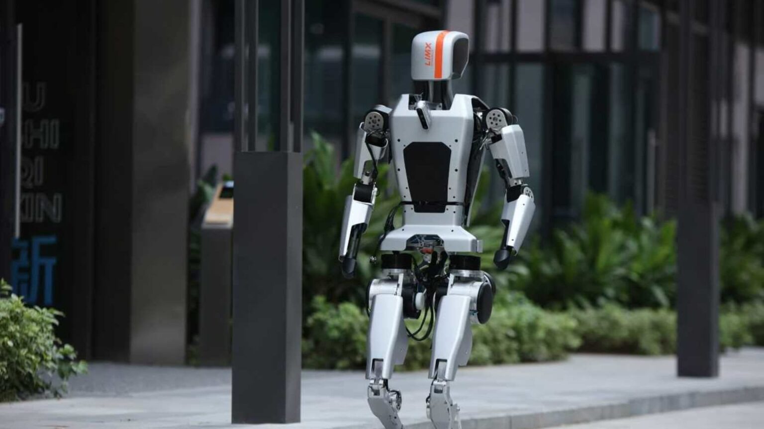Generative KI beschleunigt die Entwicklung menschenähnlicher Roboter.  Was das für Arbeitsplätze bedeutet