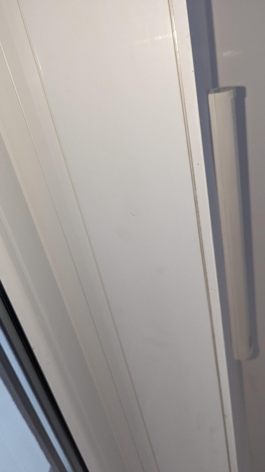 Hilf mir beim Aufhängen der Vorhänge