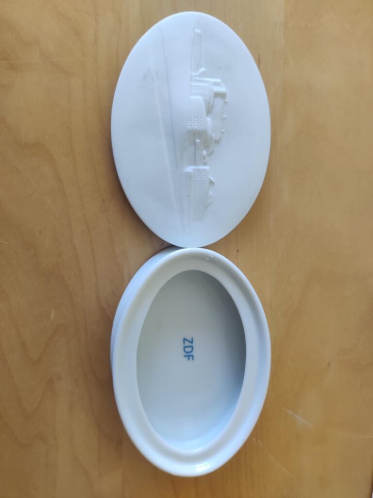 Weiß jemand etwas über diese Vase?