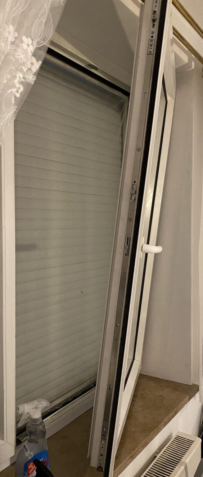 Kipp- und Öffnungsfenster klemmt in beiden Positionen – kein Hebel zu finden. Was kann ich tun? Kipp- und Öffnungsfenster klemmt in beiden Positionen – kein Hebel zu finden. Was kann ich tun?