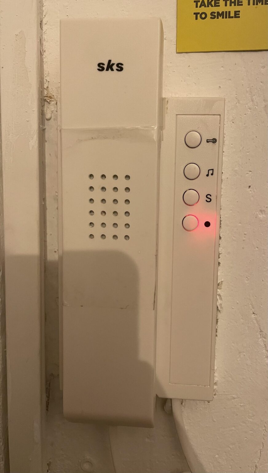 Kann jemand die Tasten der Gegensprechanlage erklären?