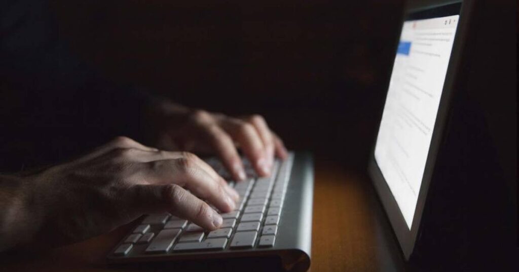 Leitende HSE-Cybersicherheitspositionen sind drei Jahre nach dem großen Ransomware-Angriff immer noch nicht besetzt Leitende HSE-Cybersicherheitspositionen sind drei Jahre nach dem großen Ransomware-Angriff immer noch nicht besetzt