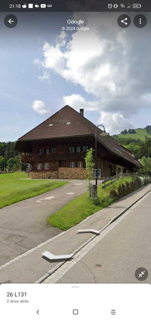 Wie heißt diese Art von Häusern mit diesem seltsamen Dach? Ich sehe viele davon in Baden