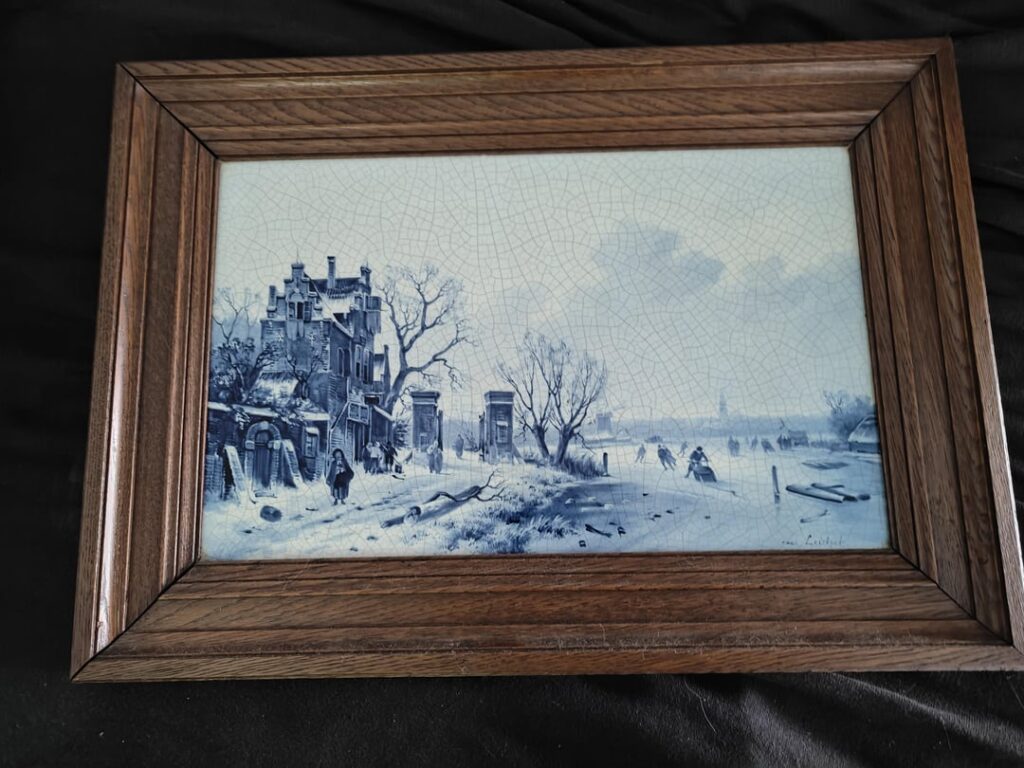 Kennt sich hier jemand mit dieser Art von Fliesen aus? Kennt sich hier jemand mit dieser Art von Fliesen aus?