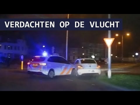 Niederländische Polizei verfolgt ein gestohlenes Fahrzeug, nachdem es von den deutschen Behörden als gestohlen gemeldet wurde