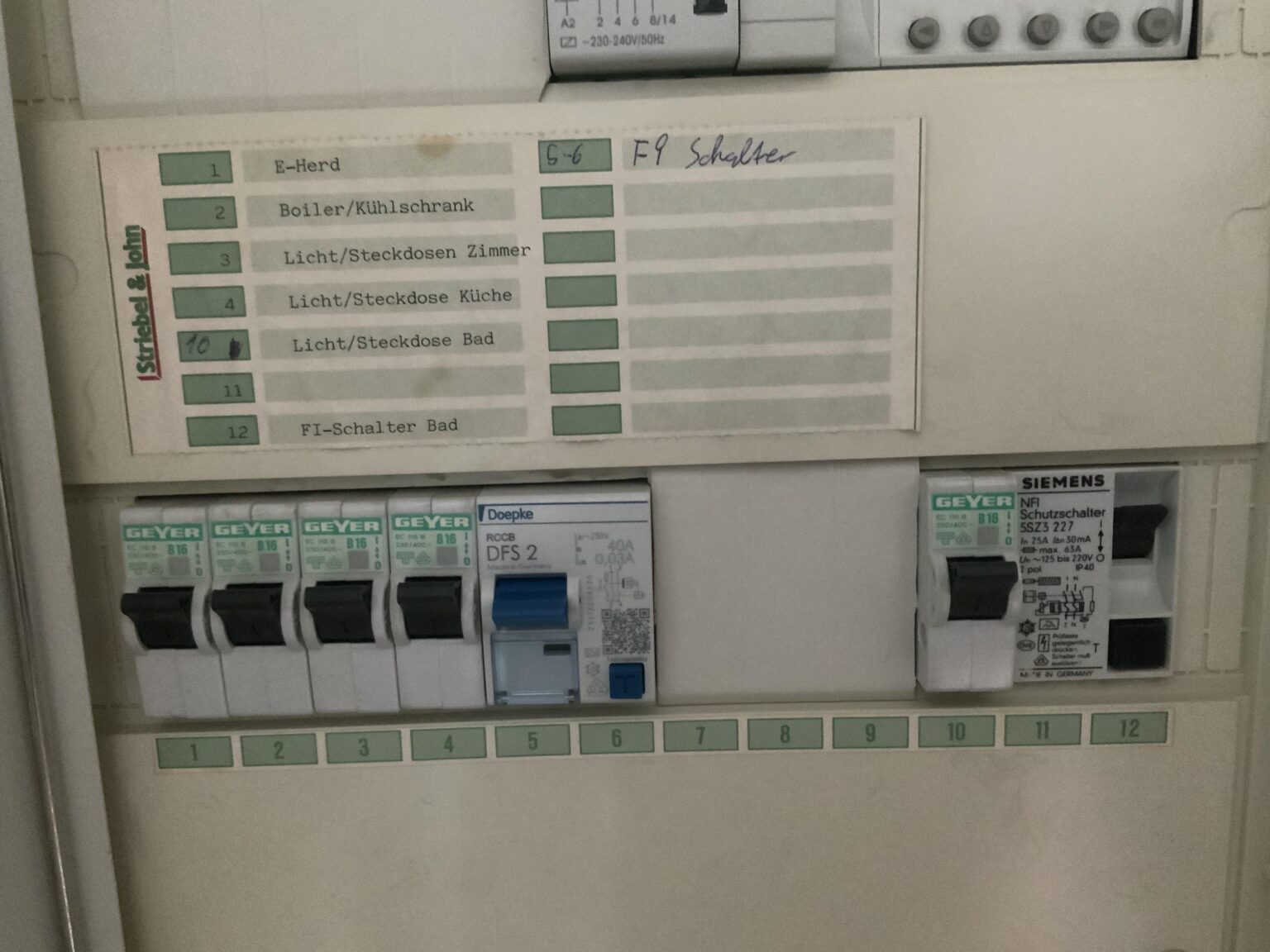 Wofür ist dieser blaue Schalter?