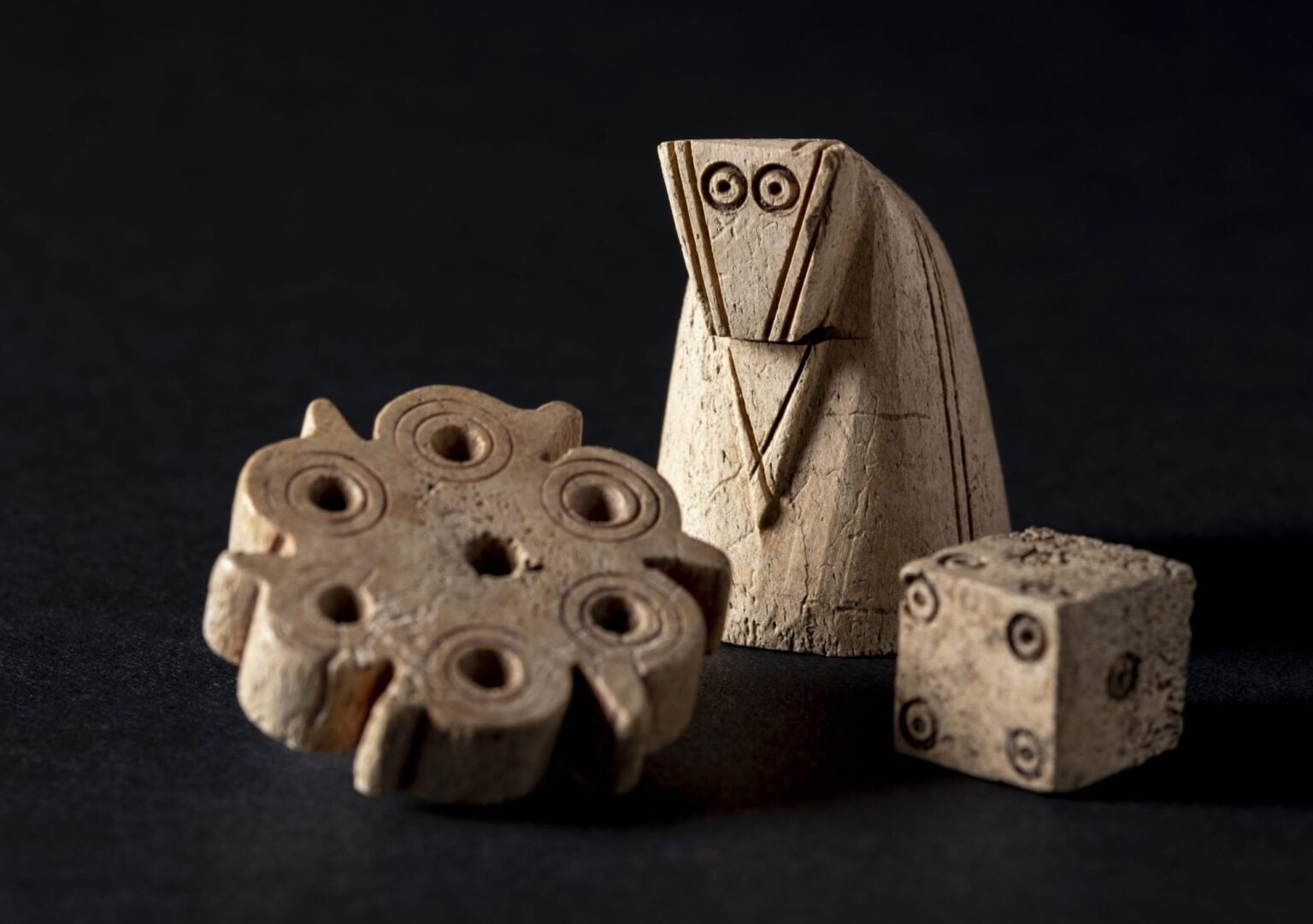 Mittelalterliche Spielsteine ​​in Deutschland entdeckt (Medievalists.net)
