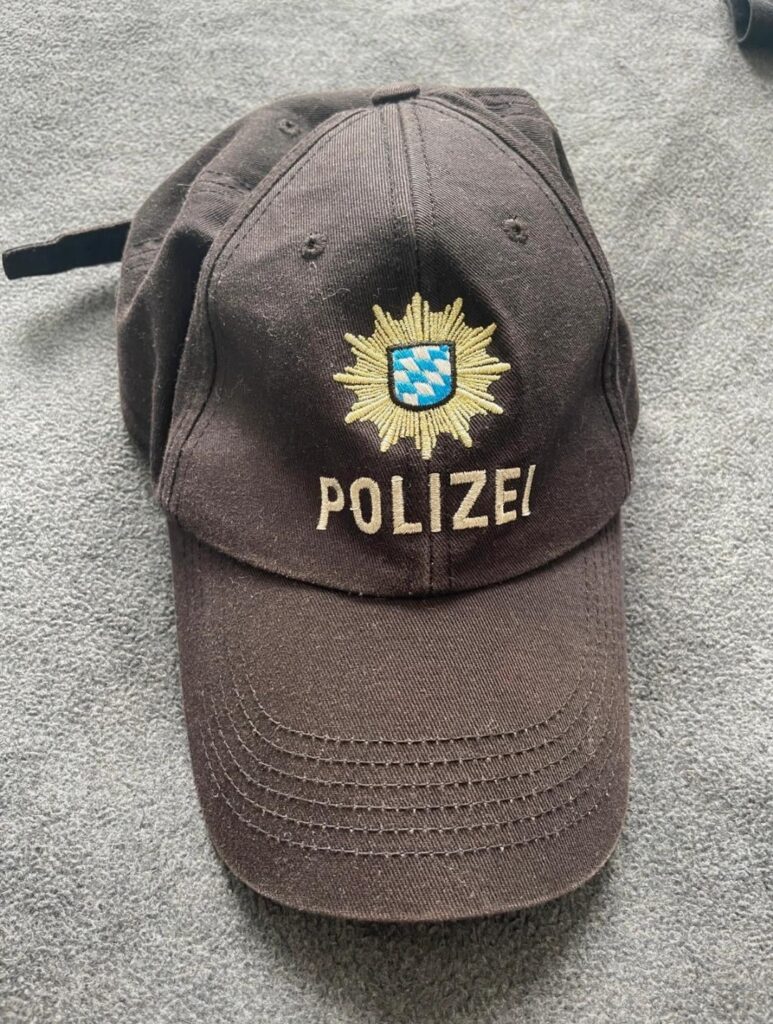 Ist es legal, diesen Hut in der Öffentlichkeit zu tragen?