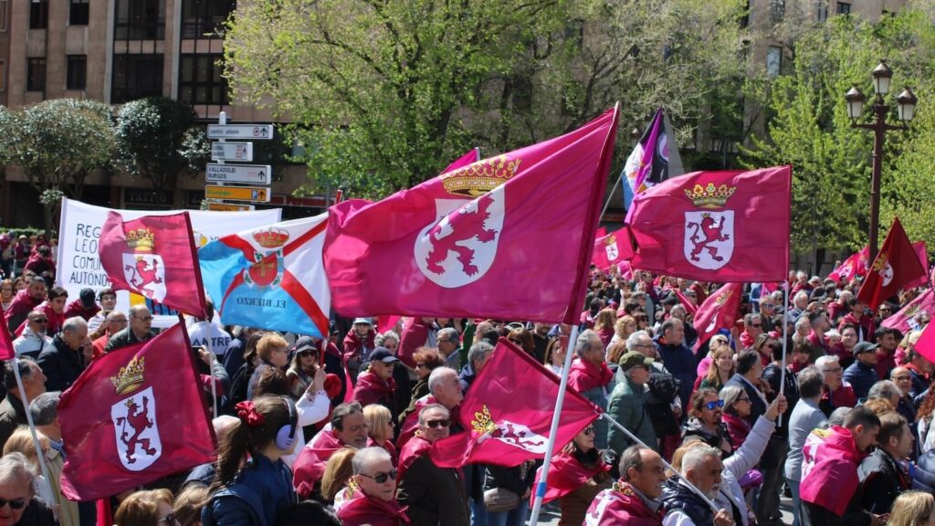 León beginnt mit den Verfahren zur Trennung von Kastilien und zur Bildung der achtzehnten autonomen Gemeinschaft