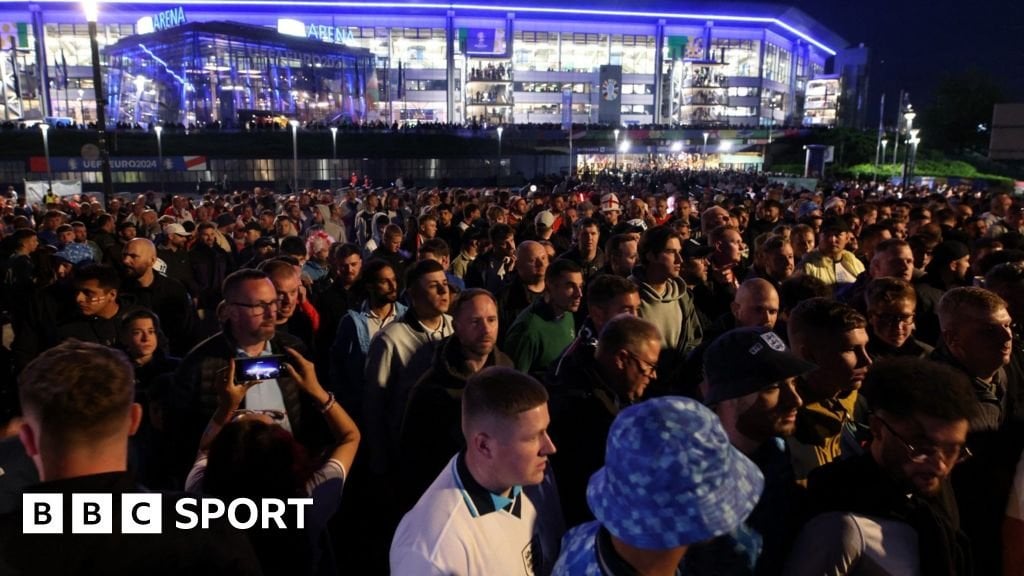 EM 2024: England-Fans äußern „ernste Bedenken“ über Transportverzögerungen in Gelsenkirchen nach Serbien-Sieg