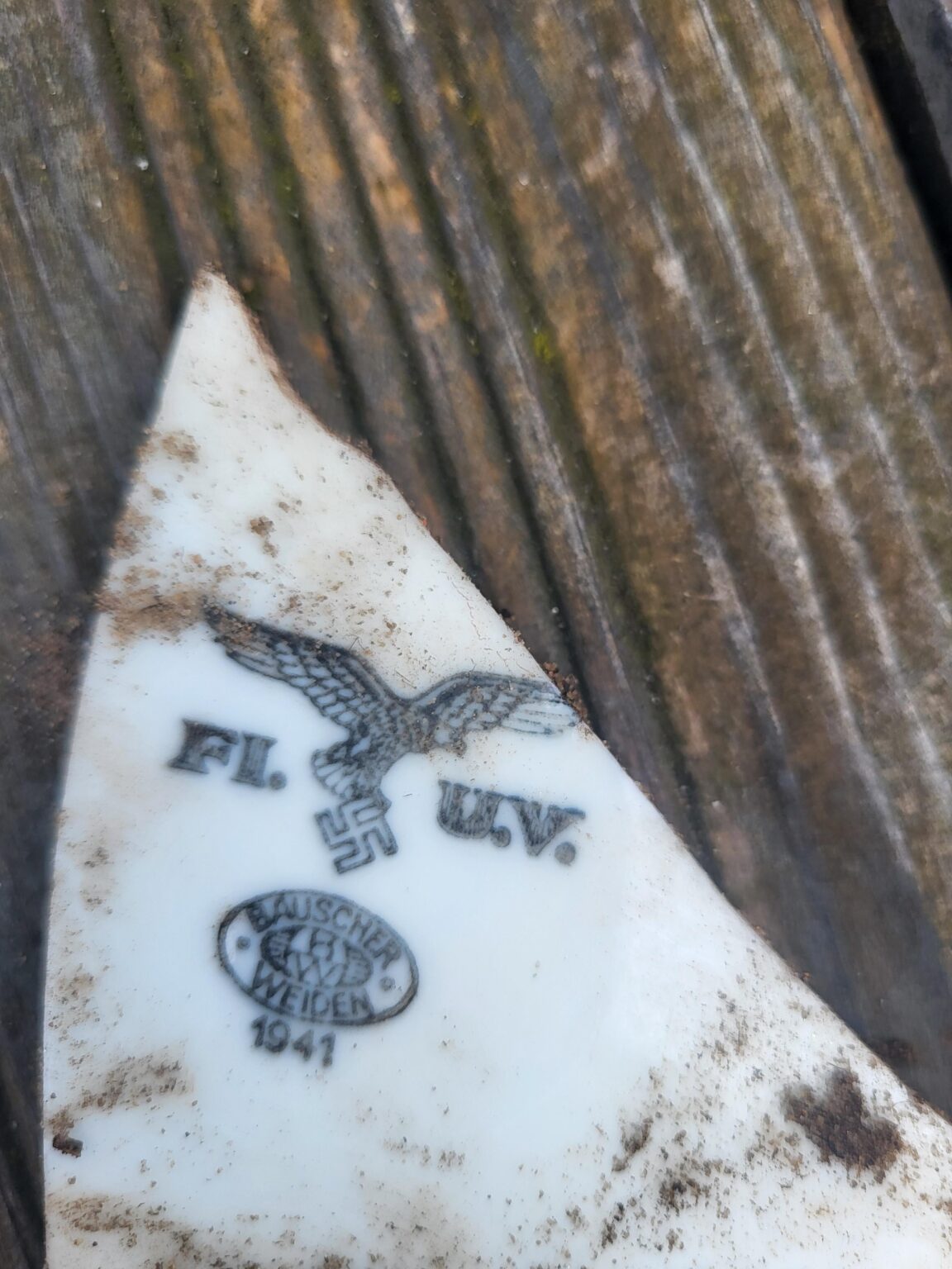 Kinder haben das im Garten gefunden.